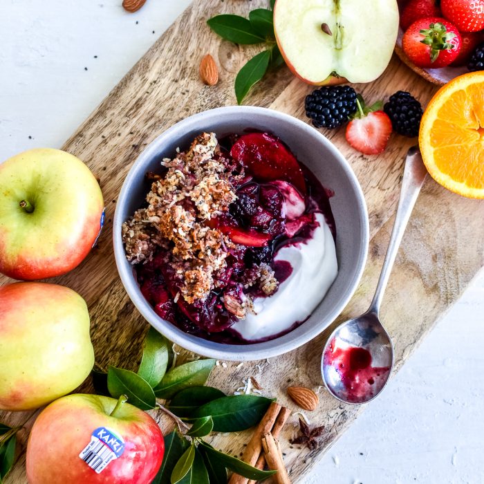 Spiced Kanzi® Apple Berry Breakfast Crumble