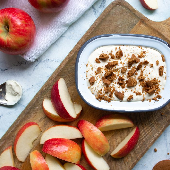 Apple Slices with Light Cheesecake Dip