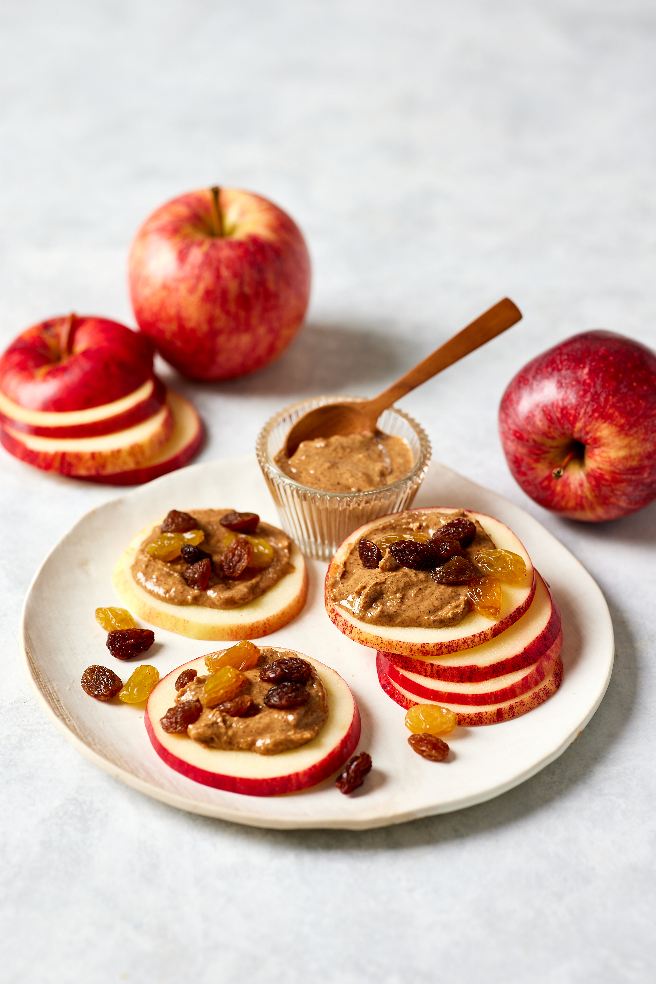 Apple Bites: Nut Butter & Sultanas