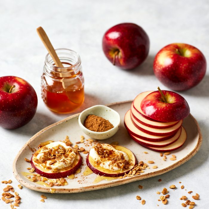 Apple Bites: Granola & Greek Yoghurt