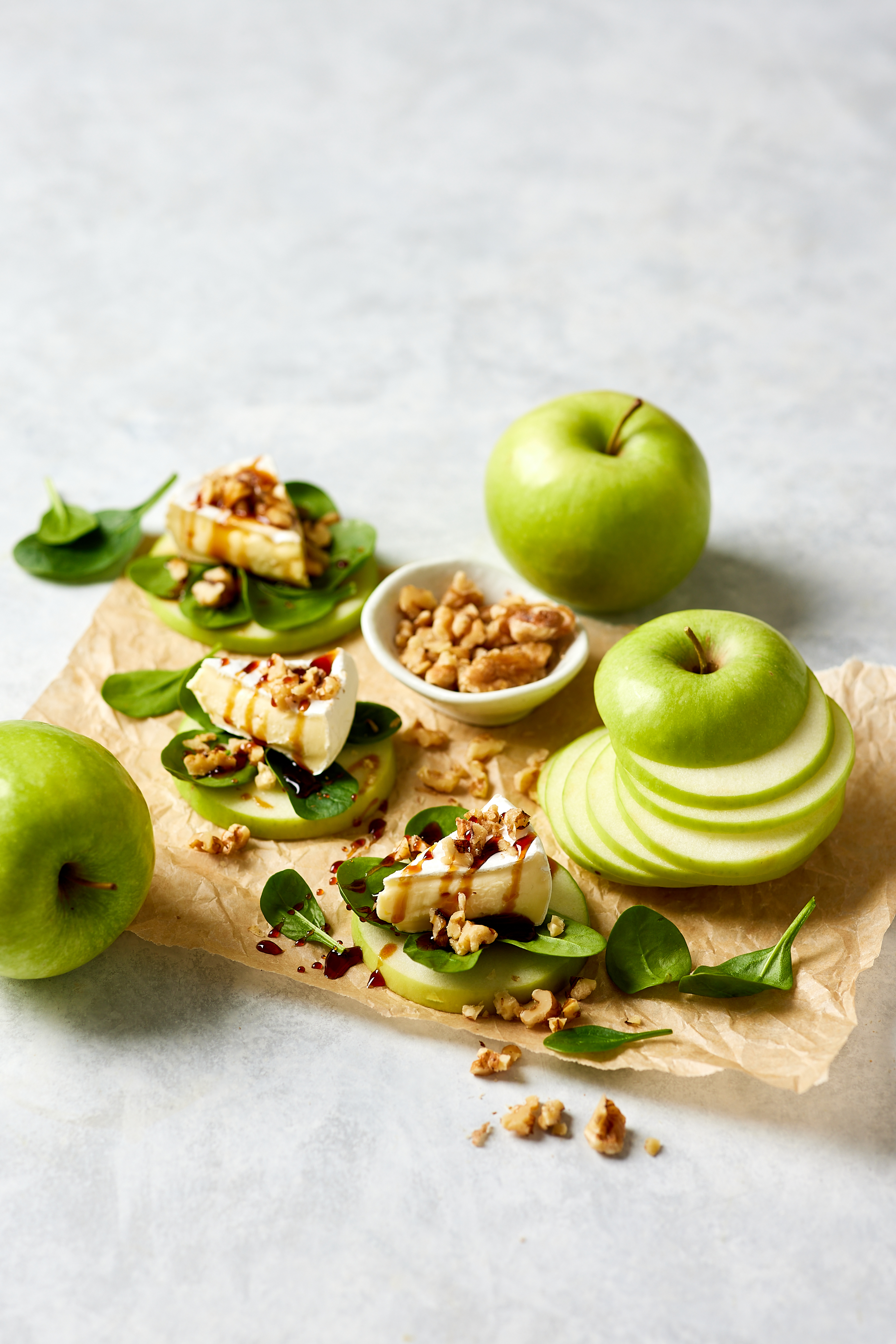 Apple Bites: Brie, Baby Spinach & Walnuts